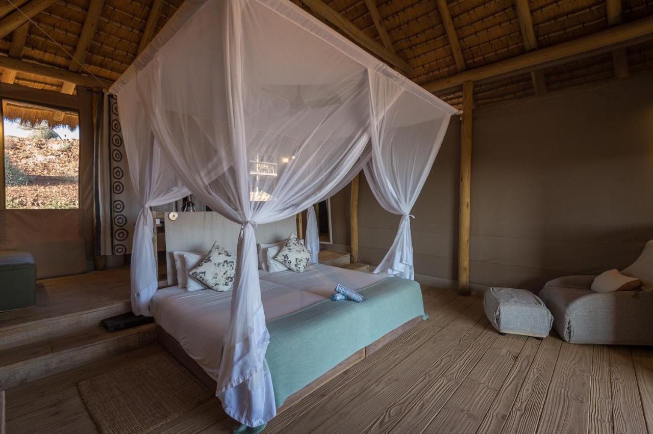 Twyfelfontein Wilderness Safaris Damaraland Campヴィラ エクステリア 写真