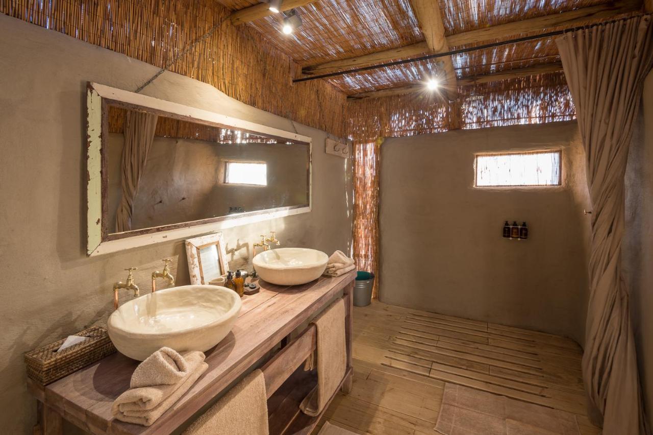 Twyfelfontein Wilderness Safaris Damaraland Campヴィラ エクステリア 写真