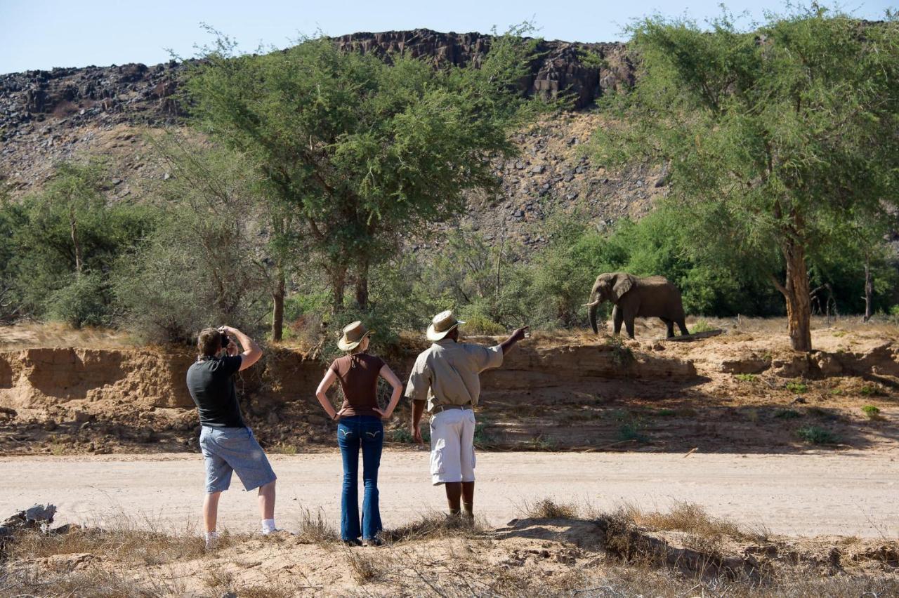 Twyfelfontein Wilderness Safaris Damaraland Campヴィラ エクステリア 写真